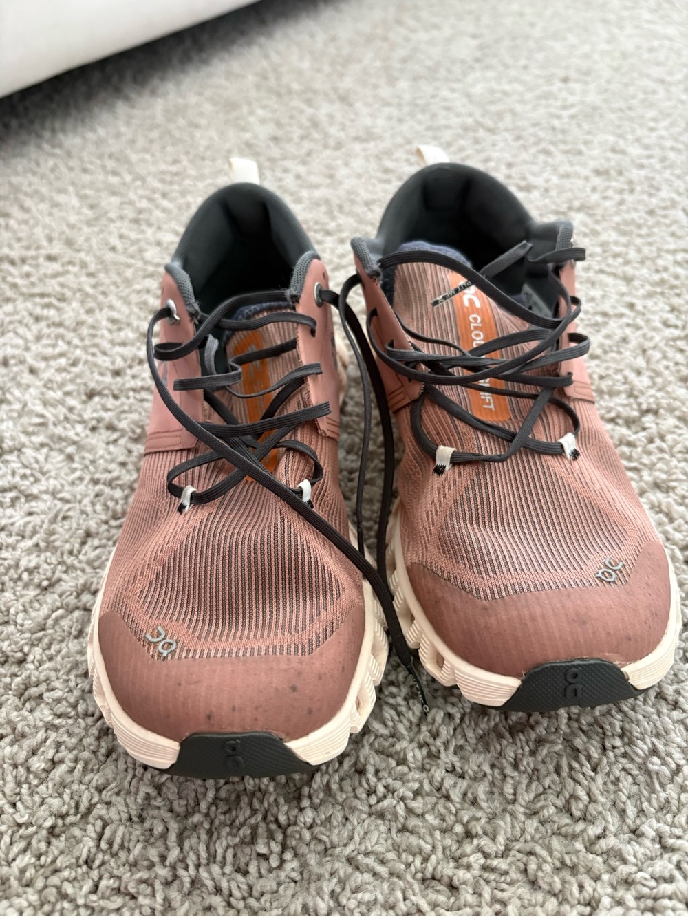 On Running Shoes in rusty pink and Brown - Picture 2 of 6